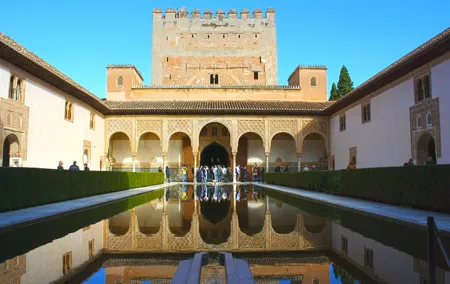 Alhambra, Generalife & Nasrid Palaces Guided Tour in Granada