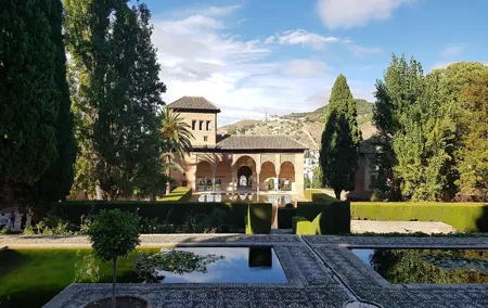 Alhambra Sultan Gardens ,Palaces and towers .Skip the line