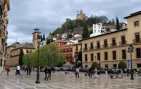 Two-Hour Walking Tour Visiting Albaicín and Sacromonte