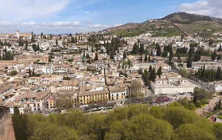 Walking tour in Granada city : Albaicín, city center, Sacromonte.