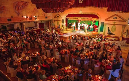 Flamenco Show in Granada's Albayzín Cave with Tapas Dinner