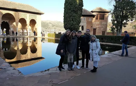 Private Alhambra Highlights Tour with Nazaries Palaces