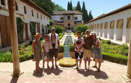 Alhambra: Private Tour for Families