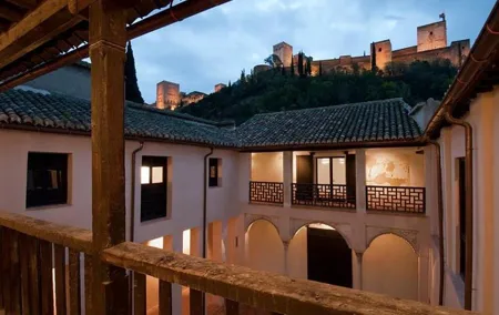 Alhambra & Generalife, Albaicín & Sacromonte Skip-the-Line Private Tour