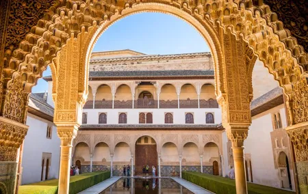 Alhambra & Generalife: Exclusive 3-Hour Private Tour with Tickets Included
