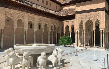 Alhambra: complete guided tour with Nasrid Palaces tickets