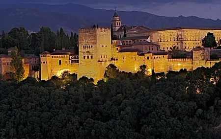 Private tour of the Granada Alhambra (tickets included)