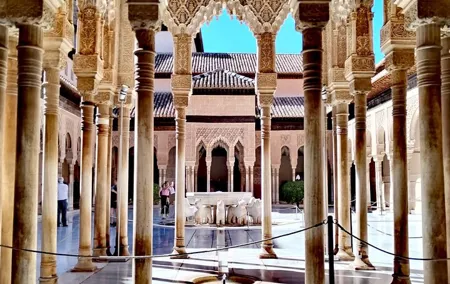 Alhambra Private Tour: Nasrid Palaces and Generalife