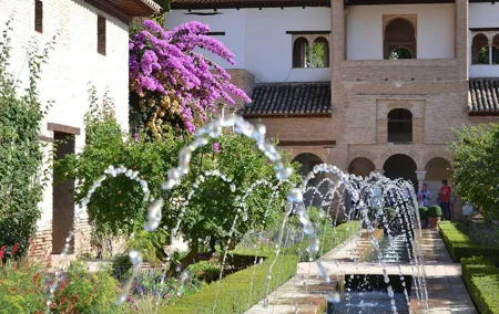Guided tour of the Alhambra: Generalife and its gardens