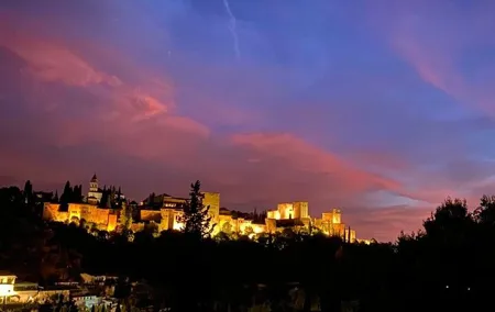 Night tour of the Alhambra and the Nasrid Palaces