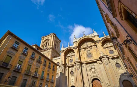 Granada : walking tour with a local guide
