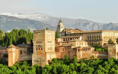 Granada Private Walking Tour with a Local