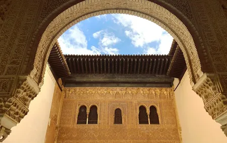 Alhambra Private Tour with Pick Up Service and Tickets