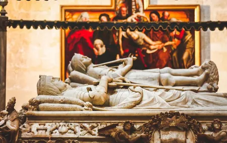 Private Tour to Granada Center and Entrance to Royal Chapel Included
