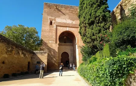 Visit the Alhambra and the Generalife. Private tour
