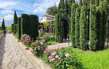Private Guided Tour of the Alhambra: Generalife and Alcazaba