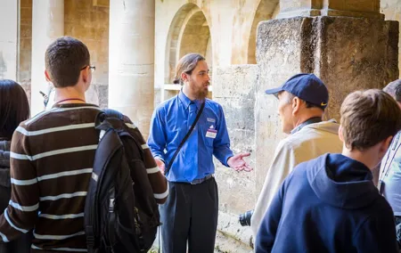 Skip the line: Alhambra Palace and Generalife Gardens Private Guided Tour