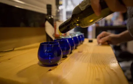 Private Tasting of Olive Oil and Tapas in Granada Market