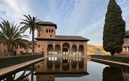 Small Group Guided Tour of the Alhambra and Generalife