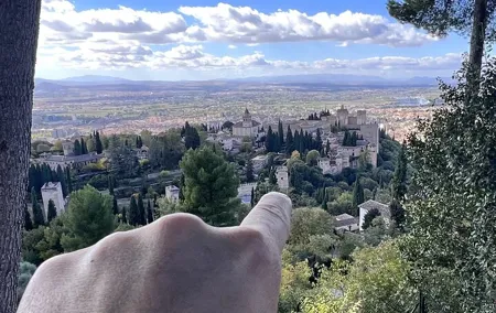 Running tour in Granada and the Alhambra surroundings