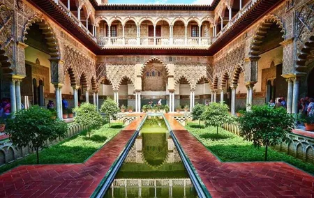 Alcazar, Cathedral and Giralda Guided Tour with Priority Tickets