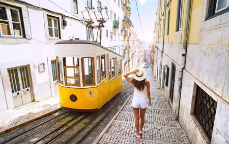 Private transfer from Seville to Lisbon, 2 hours for sightseeing