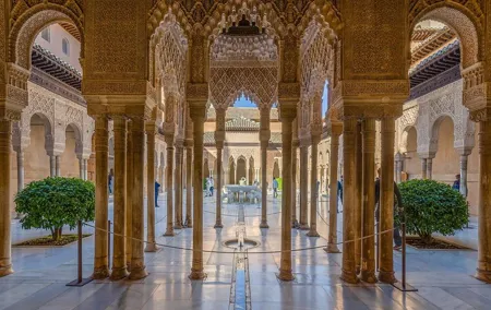 Granada Day Trip: Alhambra & Nazaries Palaces from Seville