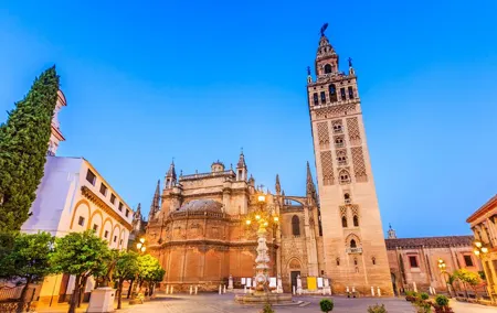 Sevilla: Guided tour to Cathedral and Giralda