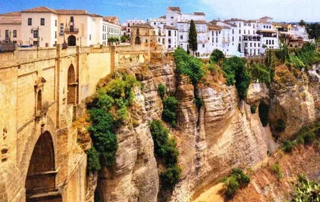 Seville Private Transfer to Granada with a Visit to Ronda