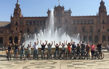 3-hour Guided Bike Tour along the Highlights of Seville
