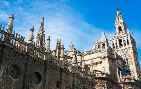 Cathedral of Seville English Guided Tour with Skip the Line & Access to Giralda