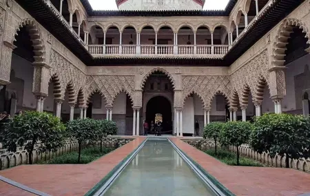 Tour of the Royal Alcazar of Seville, Cathedral and Giralda