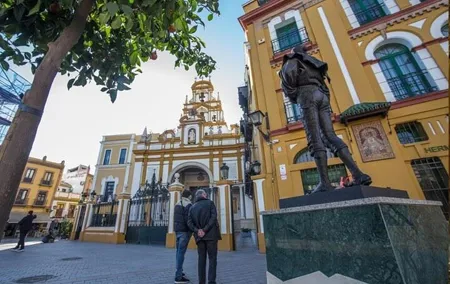 Guided walking tour to Setas, La Macarena and Dueña's Palace in Seville