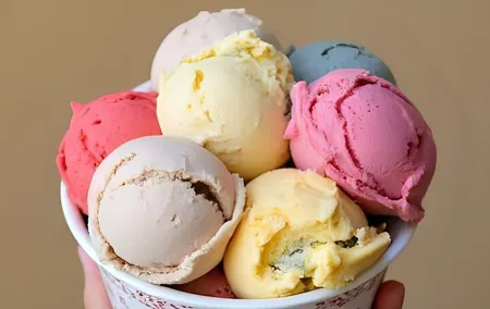 Artisanal Ice Cream Tasting Tour in Seville