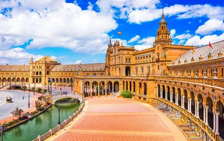 Private Monumental Walking Tour in Seville
