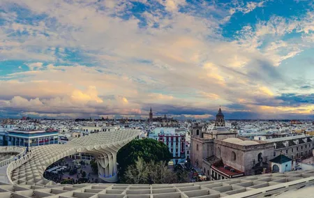 Private Walking Tour of Seville with tickets and local tour guide