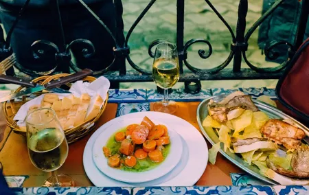 Triana Gourmet Tapas Tour in Seville