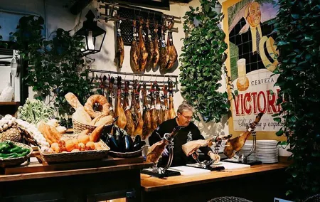 Seville Traditional Tapas and Wine Tour