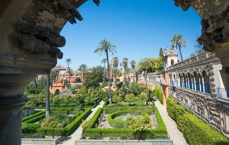 Exclusive Alcazar with breakfast or afternoon coffee in gardens