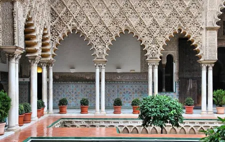 Private visit to the Real Alcazar of Seville (tickets included)