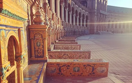 Private Tour with Local Guide to know the Seville Essential