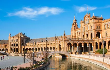 Spirit of Seville - Private Walking Tour with Casa de Pilato