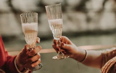 Romantic boat ride 90 min with Möet Chandon