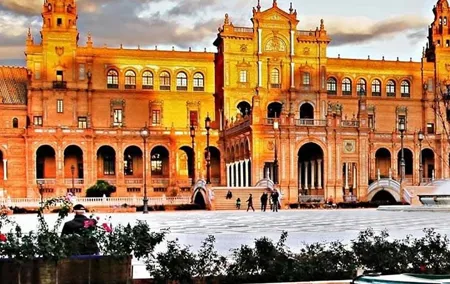 Private Departure Transfer from Sevilla's City center to the Airport