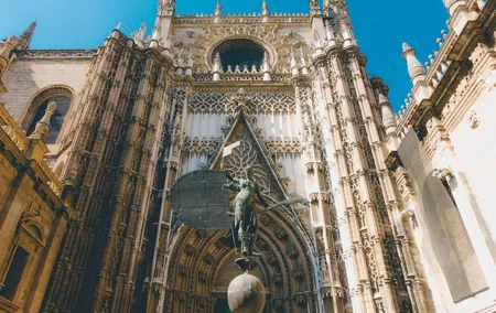 Private visit to the Alcazar, Cathedral and Giralda.