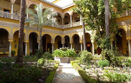 Las Dueñas Palace Guided Tour in Seville with Entrance Included
