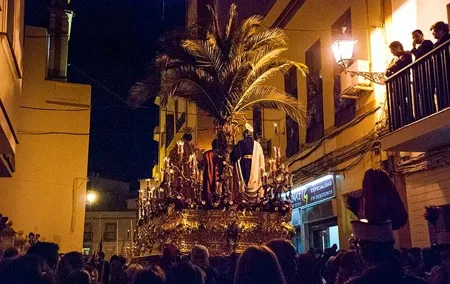 Private Walking Tour Holy Week in Seville