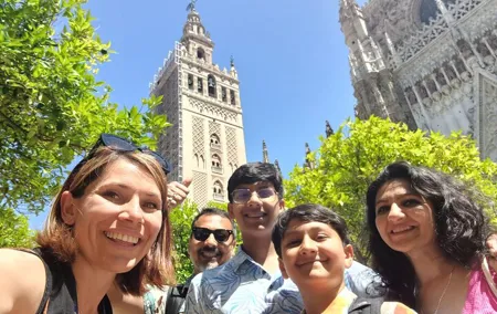 Exclusive Tour with Cathedral - Giralda Tower and Columbus tomb