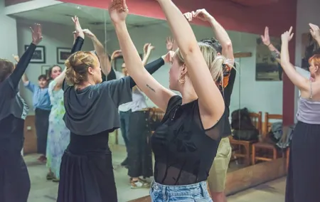 Sevilla: 1-Hour Flamenco Class Experience