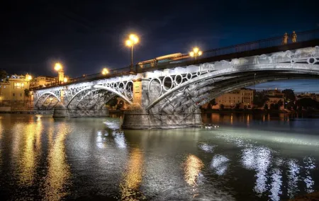 Private night route through Triana